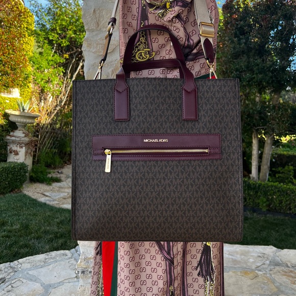 Michael Kors Kenly Signature Tote  Brown/Merlot - Picture 1 of 9